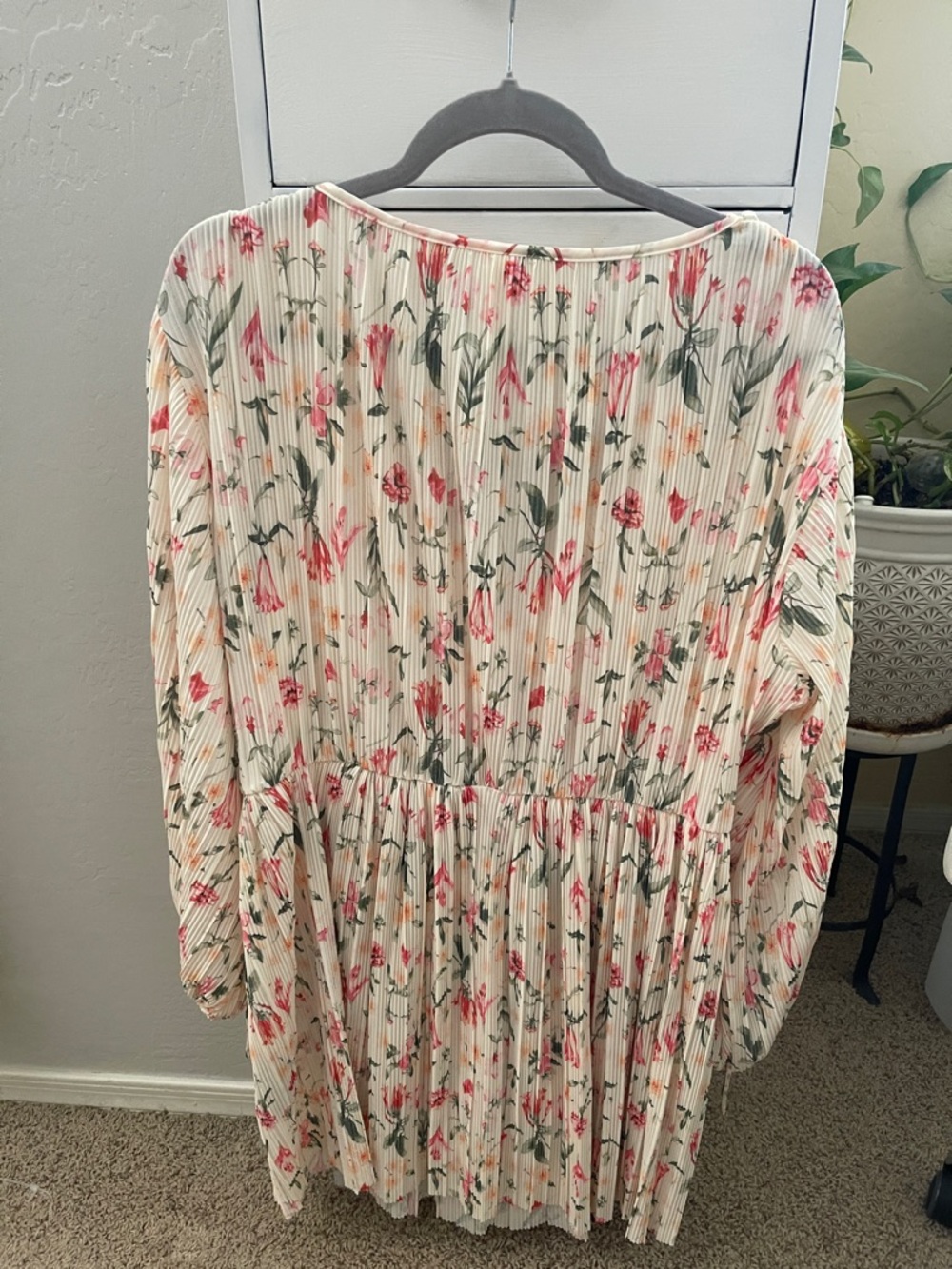 H&M Cream Floral Long Sleeve Pleated Dress with Pink & Green Print very cool - Picture 3 of 5